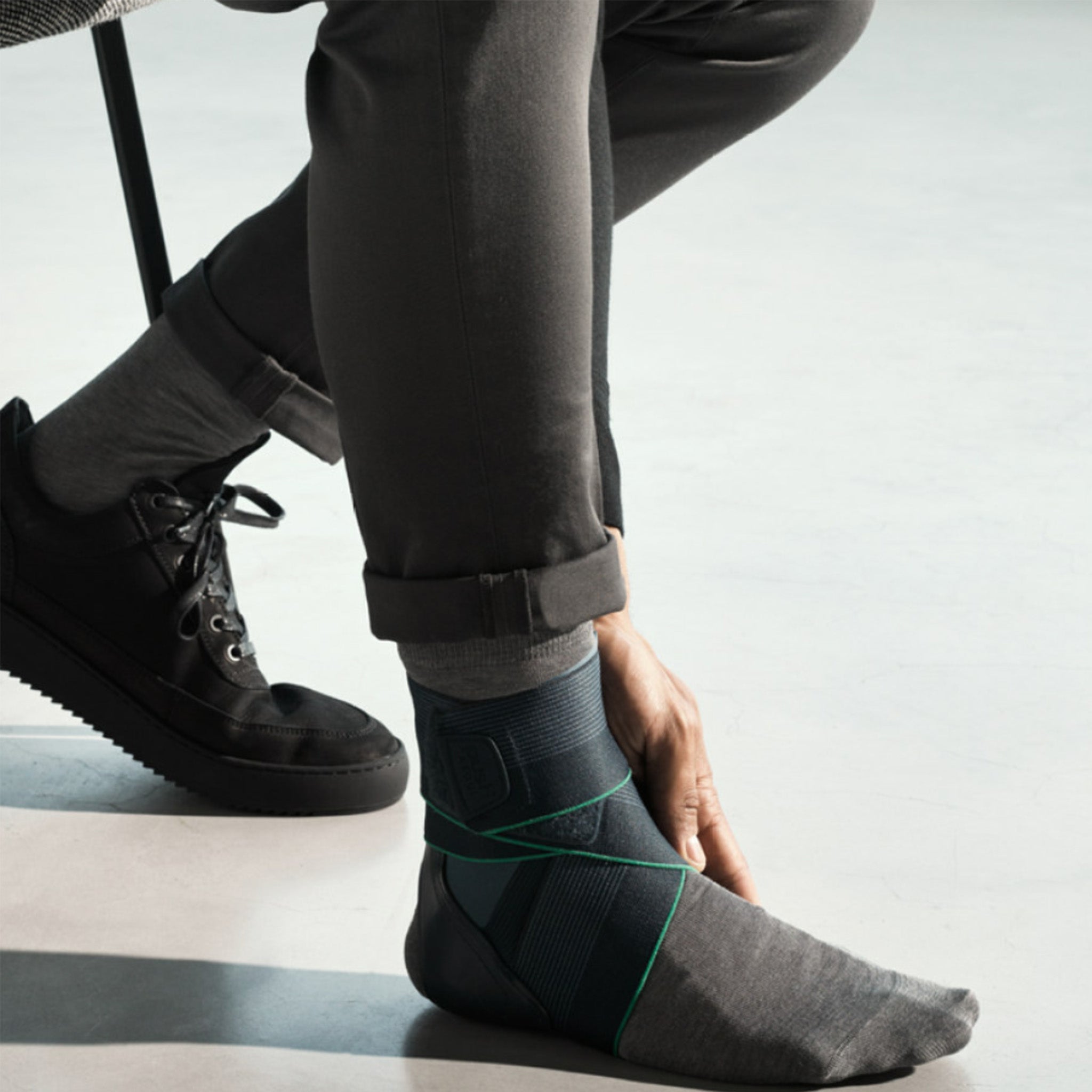Aequi Flex Sprunggelenkbandage für instabile Sprunggelenke bei Sport und Bewegung