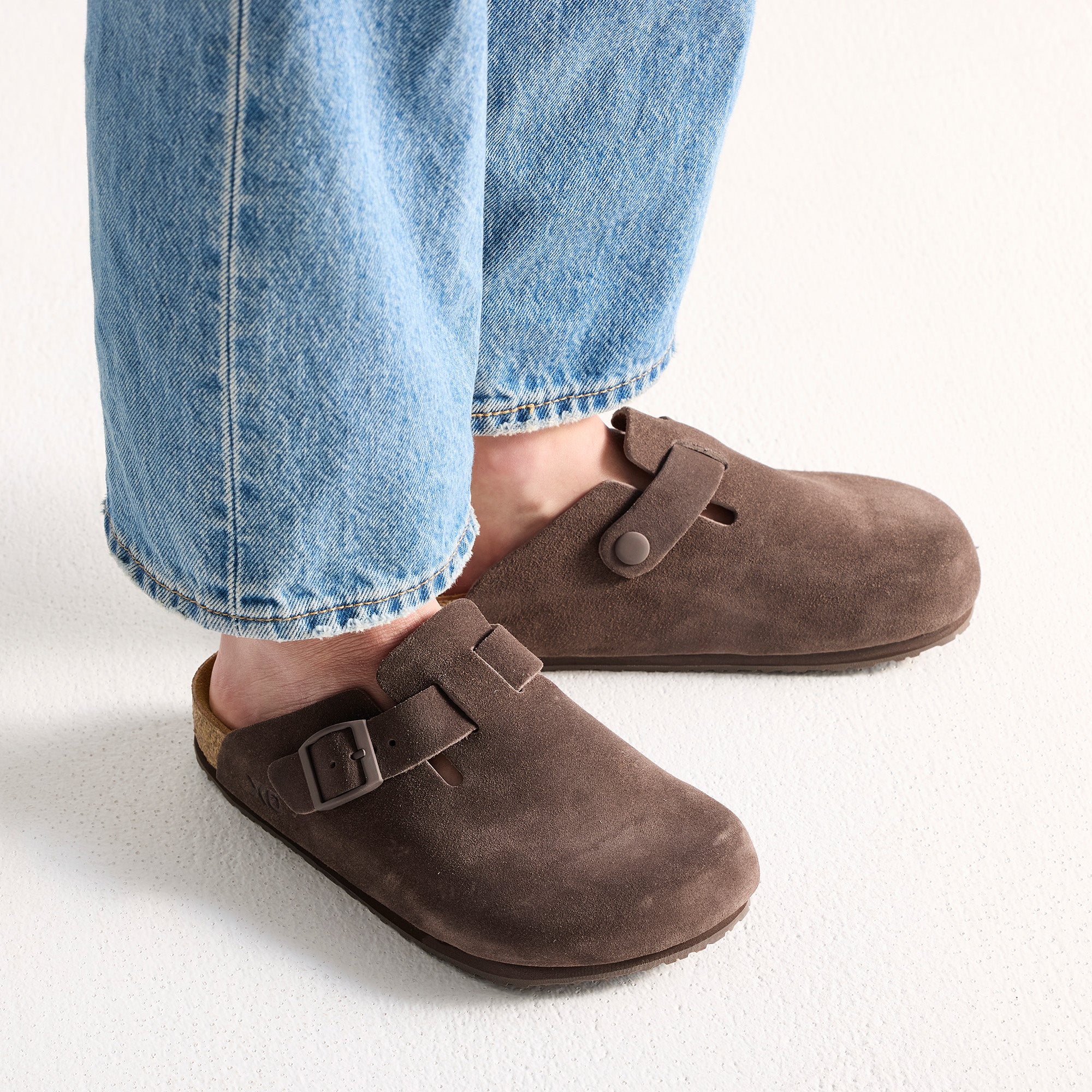 XOCORE Soft rocker support sandal closed toe coffee brown