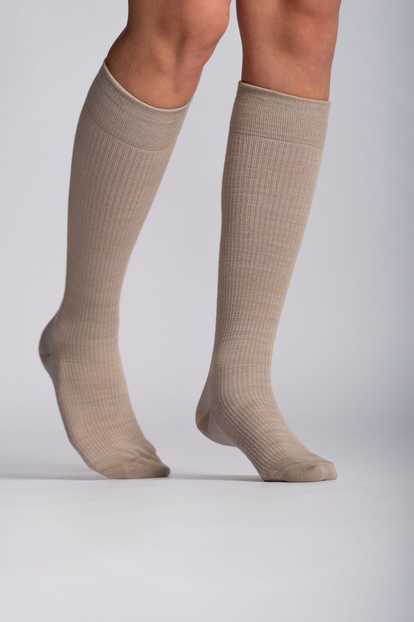 Natural support socks for tired and swollen legs
