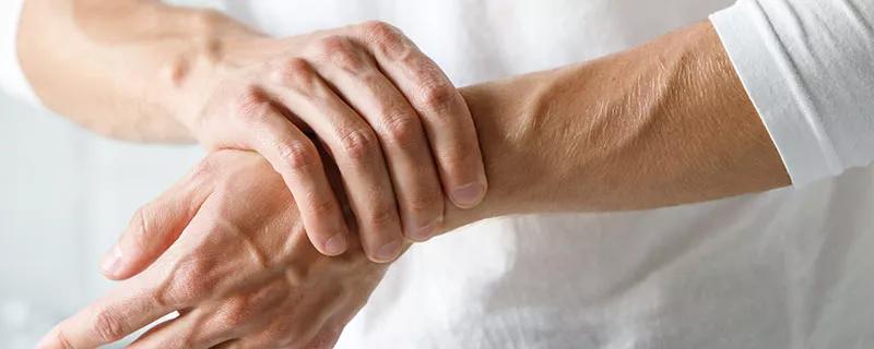 Arthrose im Handgelenk und Verschleißerscheinungen in der Hand