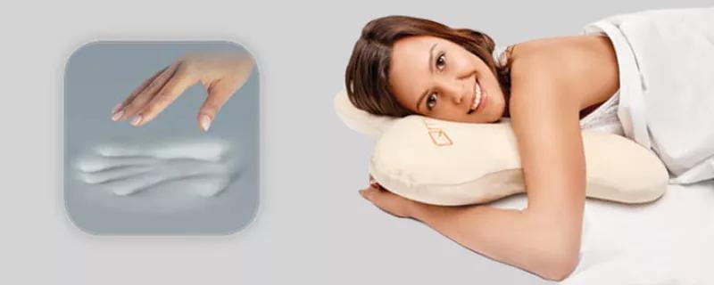 Hergestellt aus weichem und formbaren Memory Foam für eine Kombination aus Funktion und Komfort Hergestellt aus weichem und formbaren Memory Foam für eine Kombination aus Funktion und Komfort
